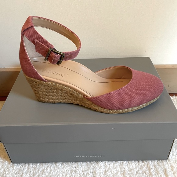 vionic amy wedge